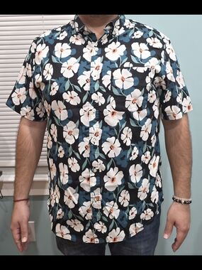 Men's Black Floral Short-Sleeve Button-Up Shirt